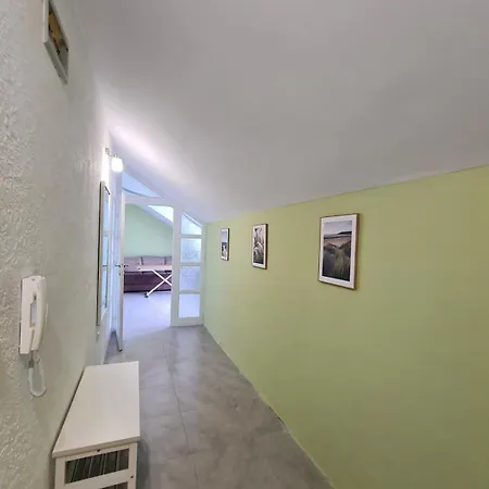 شقة матео едностаен окръжна болница فارنا